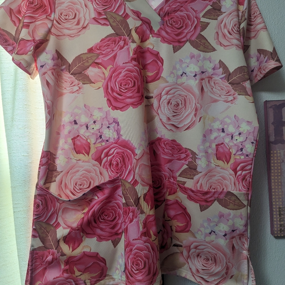 Scrub top Medium size with Rose  design